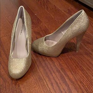 Gold heels in size 8
